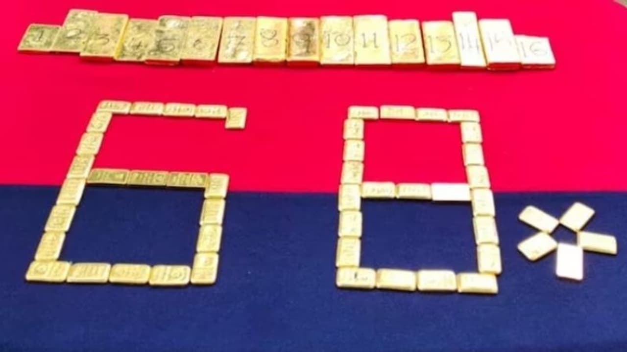 സംശയാസ്പദ സാഹചര്യത്തില്‍ ബൈക്ക്, പരിശോധിച്ചപ്പോള്‍ 14 കോടിയുടെ സ്വര്‍ണം; യുവാവ് പിടിയില്‍