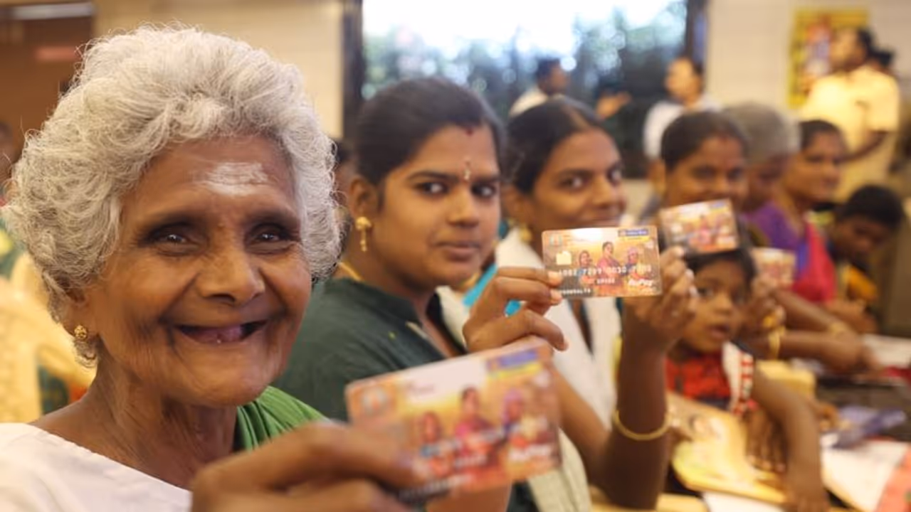 மகளிர் உரிமைத் தொகை பெரும் பயனாளிகளுக்கு ஷாக் கொடுத்த தமிழக அரசு வெளியான புதிய அறிவிப்பு மகளிர் உரிமைத் தொகை பெரும் பயனாளிகளுக்கு ஷாக் கொடுத்த தமிழக அரசு வெளியான புதிய அறிவிப்பு