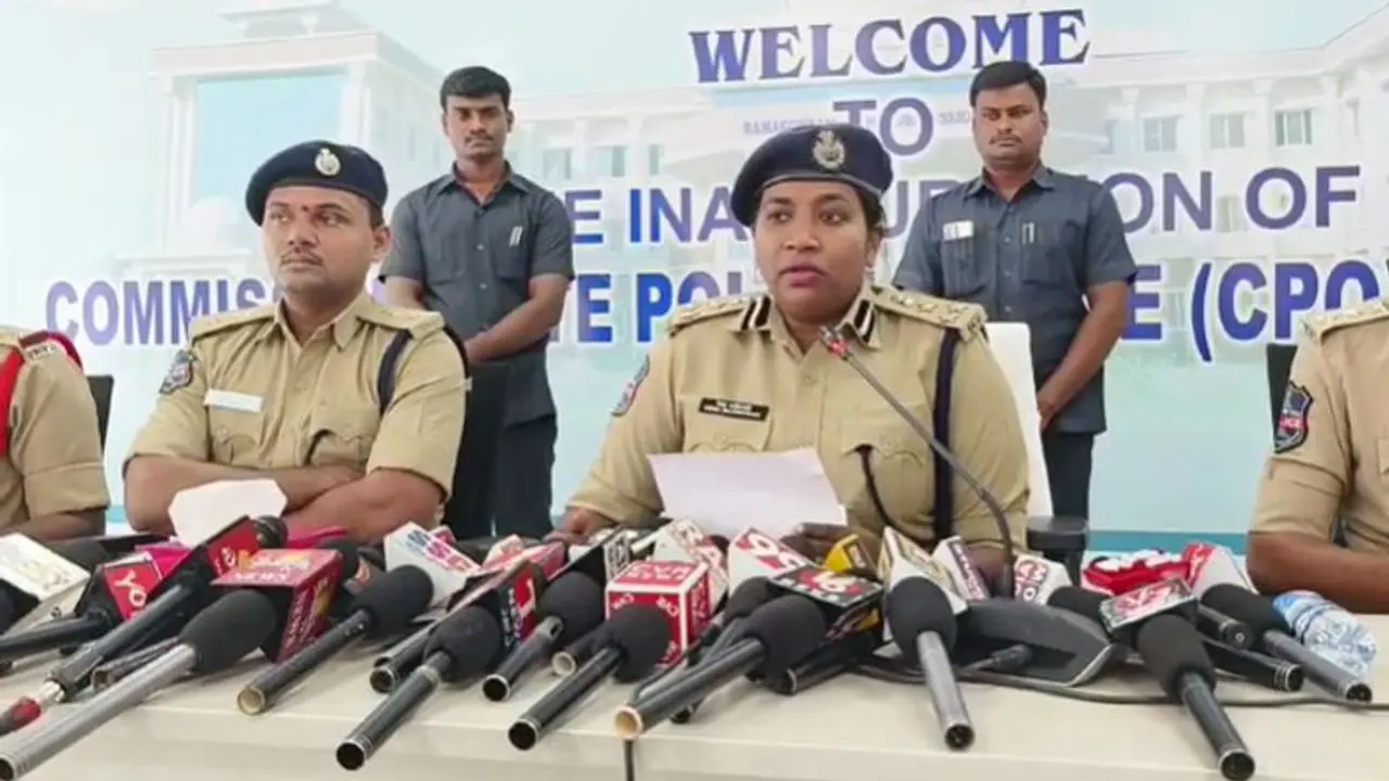 రామగుండం రియల్టర్ హత్యకేసులో ట్విస్ట్... చంపింది అబ్బాయేనట..! (వీడియో) రామగుండం రియల్టర్ హత్యకేసులో ట్విస్ట్... చంపింది అబ్బాయేనట..! (వీడియో)