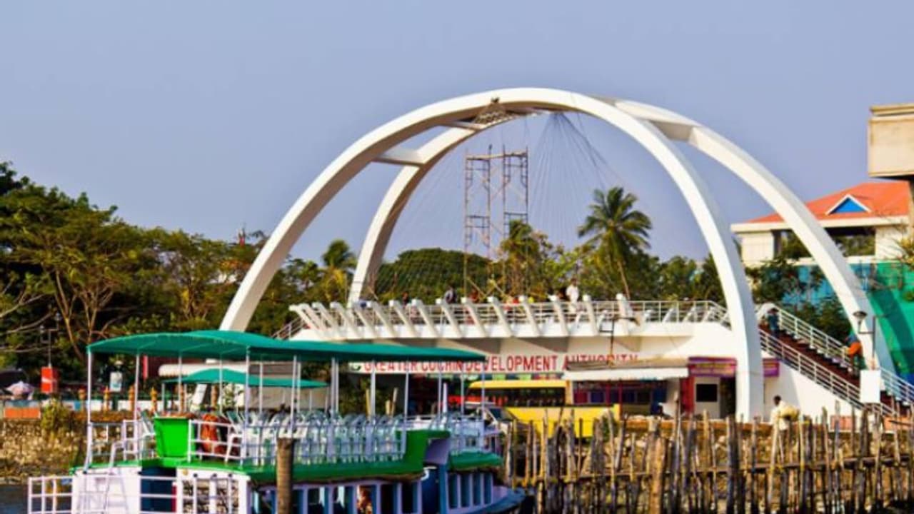 'മറൈന്‍ ഡ്രൈവിലേക്ക് രാത്രി 10 കഴിഞ്ഞാല്‍ പ്രവേശനമില്ല', പുതിയ തീരുമാനങ്ങളുമായി കൊച്ചി മേയര്‍, കാരണമിത്