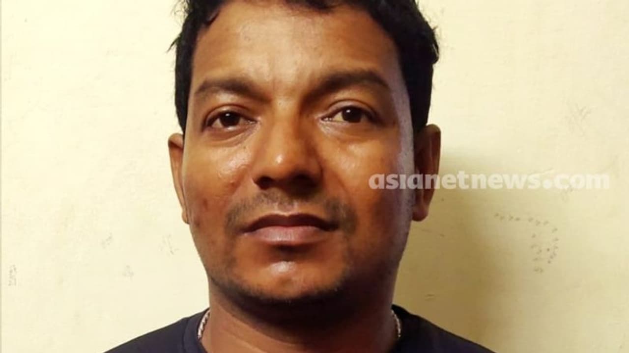 തൊഴിൽ ഇറച്ചിവെട്ട്, എളുപ്പത്തിൽ പണം സമ്പാദിക്കാൻ കഞ്ചാവ് കച്ചവടം; അതിഥി തൊഴിലാളി പാലക്കാട് പിടിയിൽ തൊഴിൽ ഇറച്ചിവെട്ട്, എളുപ്പത്തിൽ പണം സമ്പാദിക്കാൻ കഞ്ചാവ് കച്ചവടം; അതിഥി തൊഴിലാളി പാലക്കാട് പിടിയിൽ