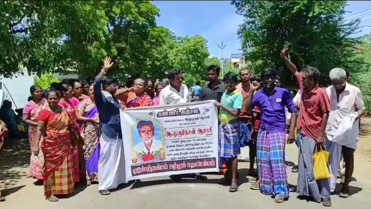 தூத்துக்குடியில் சுடுகாட்டிற்கு செல்ல வழி இல்லாததால் பொதுமக்கள் போராட்டம்