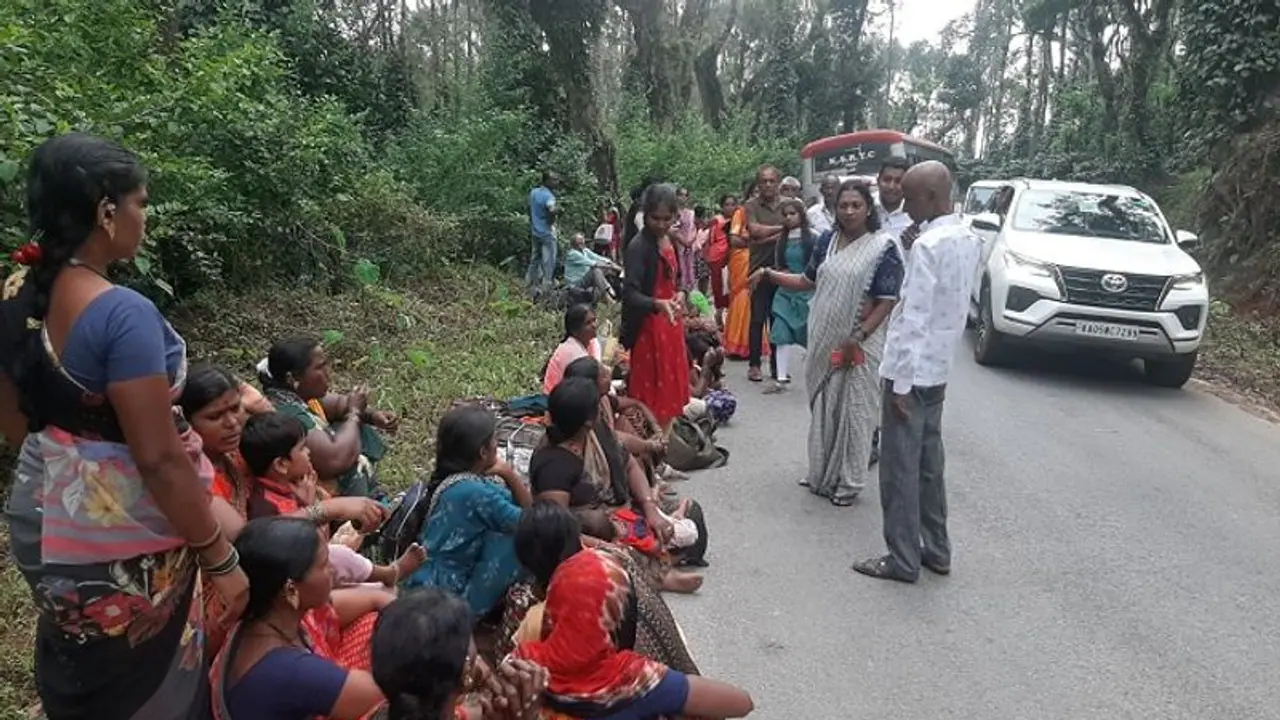 ಚಿಕ್ಕಮಗಳೂರು: ಸರ್ಕಾರಿ ಬಸ್‌ ಪರ್ಚ್ ಕಟ್, ಪ್ರಯಾಣಿಕರ ಸಮಸ್ಯೆಗೆ ಸ್ಪಂದಿಸಿದ ಶಾಸಕಿ ನಯನಾ ಮೋಟಮ್ಮ 