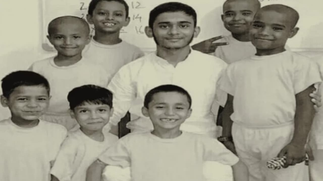 పేద ముస్లిం పిల్లల కోసం 100 పాఠశాలలను ఏర్పాటు చేస్తున్న 23 ఏళ్ల వలీ రహ్మానీ కథ ఇది.. పేద ముస్లిం పిల్లల కోసం 100 పాఠశాలలను ఏర్పాటు చేస్తున్న 23 ఏళ్ల వలీ రహ్మానీ కథ ఇది..