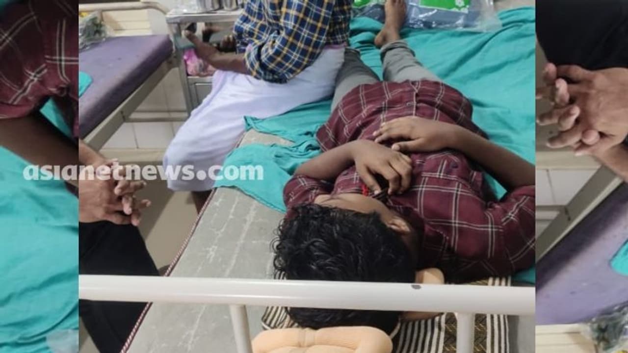 ഉരുട്ടിക്കളിച്ച ടയർ ദേഹത്ത് തട്ടി, 6ാം ക്ലാസുകാരനെ കഴുത്ത് ഞെരിച്ചും വടി കൊണ്ട് അടിച്ചും അതിഥി തൊഴിലാളി, കേസ് ഉരുട്ടിക്കളിച്ച ടയർ ദേഹത്ത് തട്ടി, 6ാം ക്ലാസുകാരനെ കഴുത്ത് ഞെരിച്ചും വടി കൊണ്ട് അടിച്ചും അതിഥി തൊഴിലാളി, കേസ്