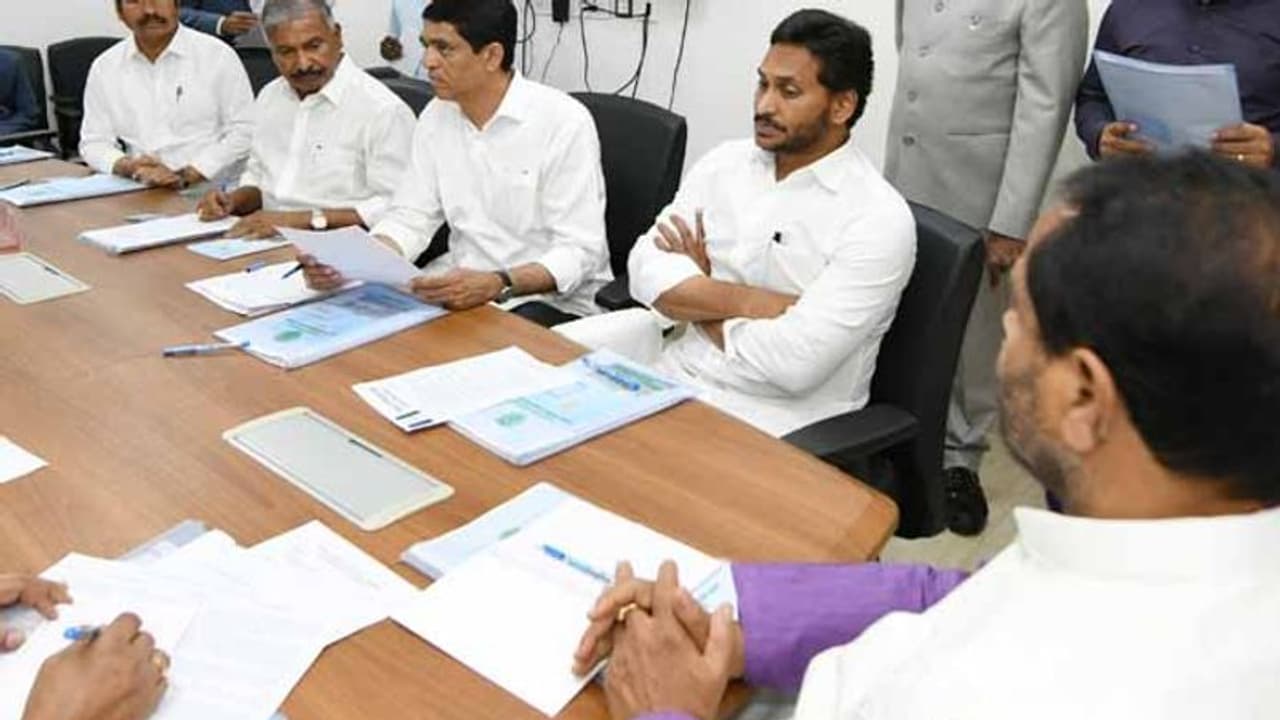 ఈ నెల 27వరకు ఏపీ అసెంబ్లీ సమావేశాలు: రేపు స్కిల్ డెవలప్ మెంట్ స్కాంపై చర్చ, బీఏసీకి టీడీపీ దూరం ఈ నెల 27వరకు ఏపీ అసెంబ్లీ సమావేశాలు: రేపు స్కిల్ డెవలప్ మెంట్ స్కాంపై చర్చ, బీఏసీకి టీడీపీ దూరం