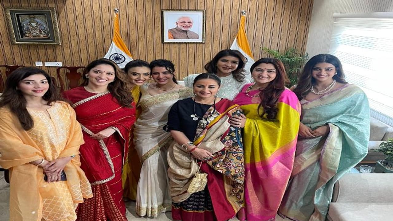 కొత్త పార్లమెంట్లో భవనంలో ఖుష్బూ, తమన్నా, మంచులక్ష్మీ.. మహిళా రిజర్వేషన్ బిల్లుపై రియాక్షన్ ఇదే.. కొత్త పార్లమెంట్లో భవనంలో ఖుష్బూ, తమన్నా, మంచులక్ష్మీ.. మహిళా రిజర్వేషన్ బిల్లుపై రియాక్షన్ ఇదే..