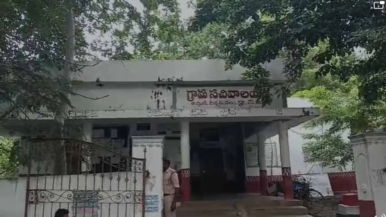 కృష్ణా జిల్లా అయ్యంకిలో దారుణం: దంపతుల దారుణ హత్య కృష్ణా జిల్లా అయ్యంకిలో దారుణం: దంపతుల దారుణ హత్య