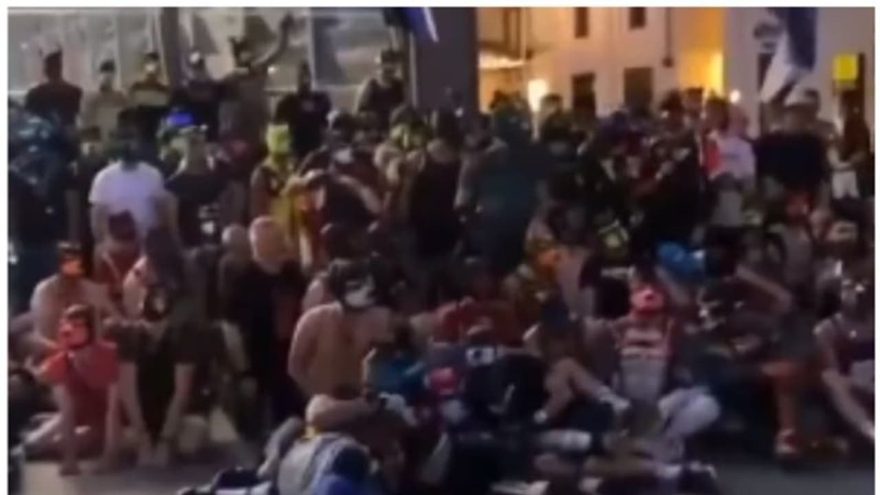 'നായ്ക്കൾ' എന്ന് സ്വയം വിശേഷിപ്പിക്കുന്നവരുടെ സംഗമം; പങ്കെടുത്തത് ആയിരത്തിലധികം പേർ ! 