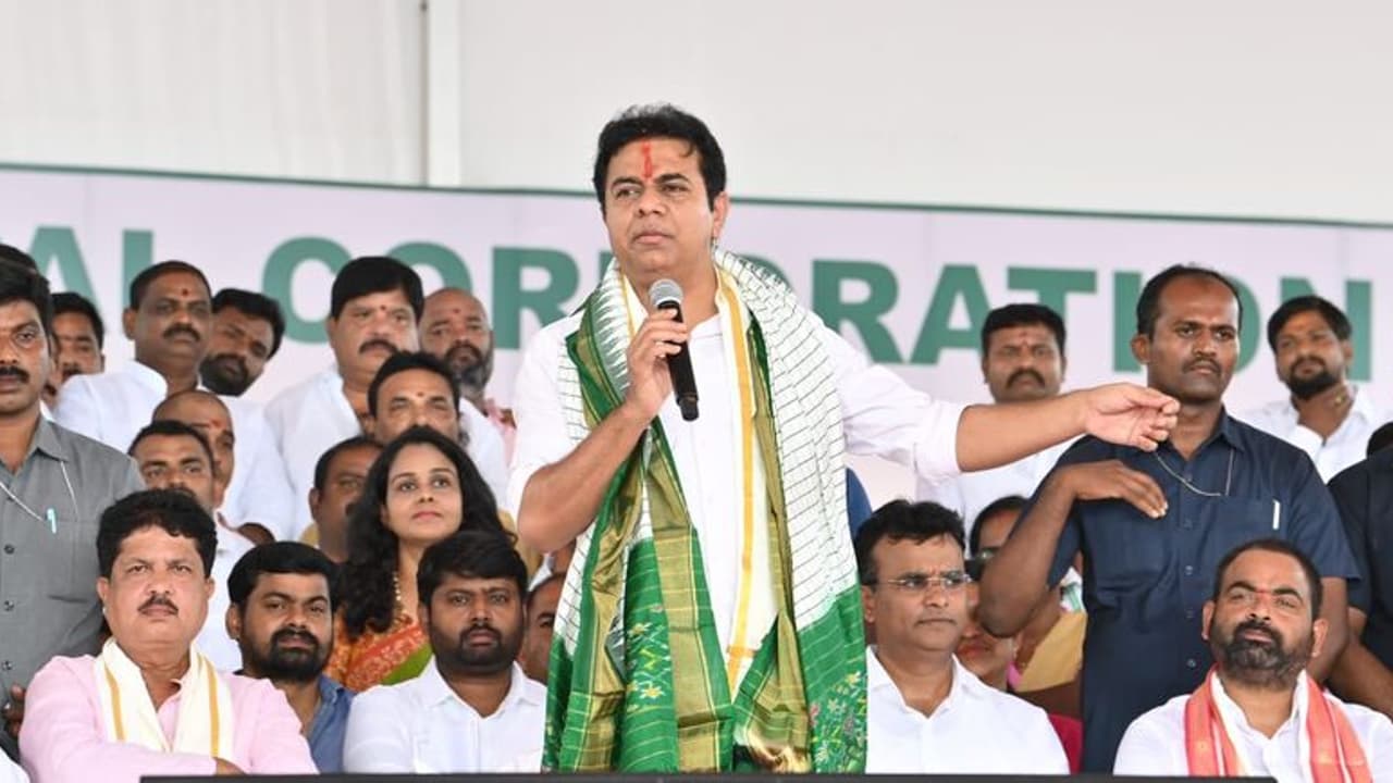 రూ.300 కోట్లతో నిర్మించనున్న ఆయిల్ ఫామ్ ప్యాకర్టీకి శంకుస్థాపన చేసిన మంత్రి కేటీఆర్ రూ.300 కోట్లతో నిర్మించనున్న ఆయిల్ ఫామ్ ప్యాకర్టీకి శంకుస్థాపన చేసిన మంత్రి కేటీఆర్