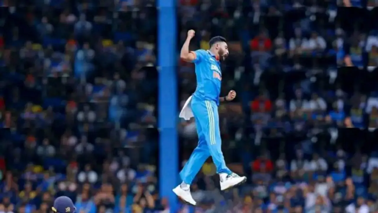 മുഹമ്മദ് സിറാജ് തീ, 'സ്യൂ' സെലിബ്രേഷനും കിടിലം; പക്ഷേ സിആർ7 മോഡൽ ചാട്ടത്തിൽ ഒരു പ്രശ്നമുണ്ട്! Fact Check മുഹമ്മദ് സിറാജ് തീ, 'സ്യൂ' സെലിബ്രേഷനും കിടിലം; പക്ഷേ സിആർ7 മോഡൽ ചാട്ടത്തിൽ ഒരു പ്രശ്നമുണ്ട്! Fact Check