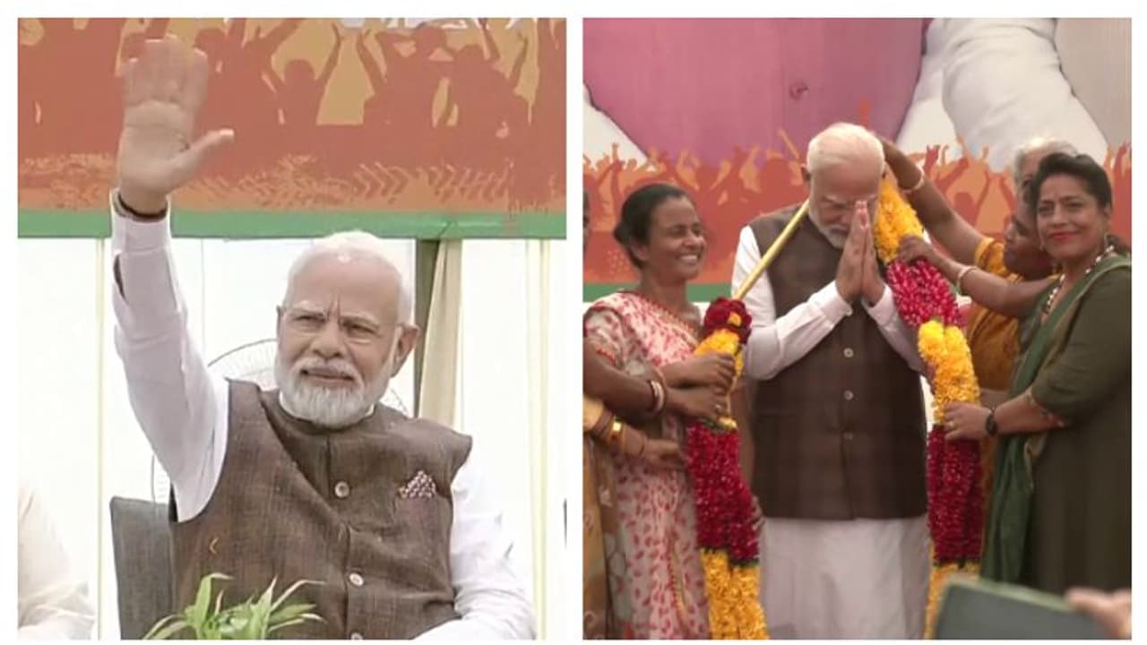 മോദിക്ക് ഹാരമണിയിച്ച് വനിതാ പ്രവര്ത്തകര്; ഓരോ സ്ത്രീയുടെയും ആത്മവിശ്വാസം വാനോളം ഉയർത്തിയെന്ന് മോദി മോദിക്ക് ഹാരമണിയിച്ച് വനിതാ പ്രവര്ത്തകര്; ഓരോ സ്ത്രീയുടെയും ആത്മവിശ്വാസം വാനോളം ഉയർത്തിയെന്ന് മോദി