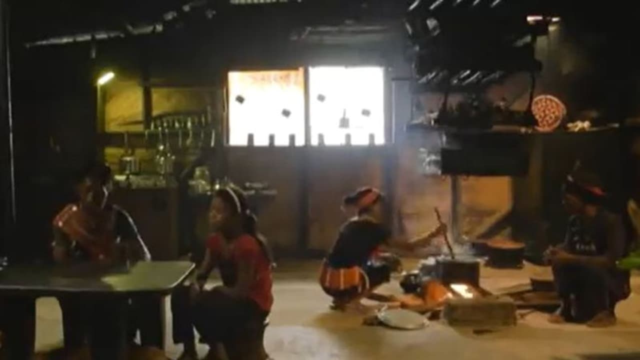 ಮಲಗೋದು ಭಾರತದಲ್ಲಿ ತಿನ್ನೋದು ಫಾರಿನ್ನಲ್ಲಿ: ಬಾರ್ಡರ್ನಲ್ಲಿರುವ ವಿಶೇಷ ಮನೆ ಇದು...! ಮಲಗೋದು ಭಾರತದಲ್ಲಿ ತಿನ್ನೋದು ಫಾರಿನ್ನಲ್ಲಿ: ಬಾರ್ಡರ್ನಲ್ಲಿರುವ ವಿಶೇಷ ಮನೆ ಇದು...!