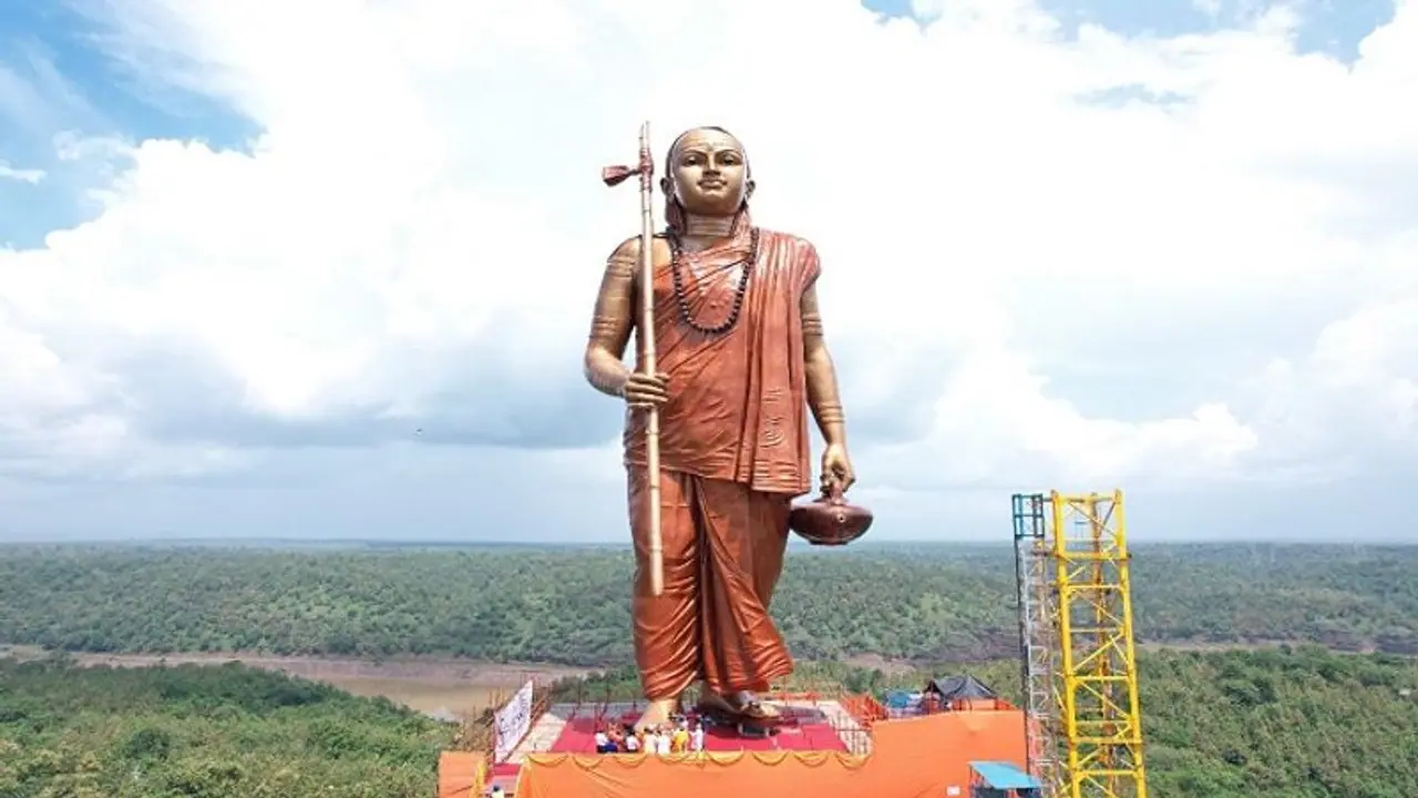 మధ్యప్రదేశ్ లో 108 అడుగుల భారీ ఆది శంకరాచార్య విగ్రహం ఆవిష్కరణ.. విశేషాలేమిటంటే ? మధ్యప్రదేశ్ లో 108 అడుగుల భారీ ఆది శంకరాచార్య విగ్రహం ఆవిష్కరణ.. విశేషాలేమిటంటే ?