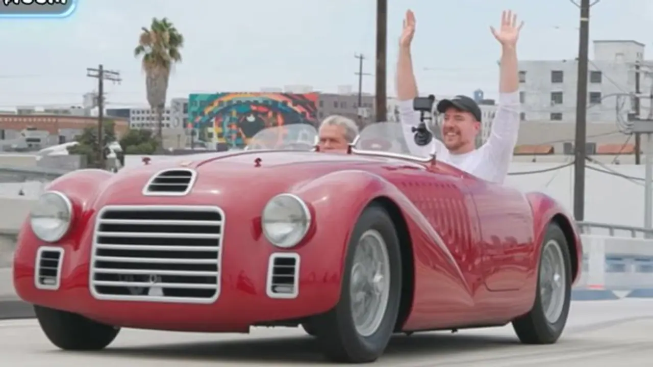 உலகின் மிக விலை உயர்ந்த காரில் பயணித்த யூ டியூபர் மிஸ்டர் பீஸ்ட்: அந்த காரில் இவ்வளவு விஷயம் இருக்கா?