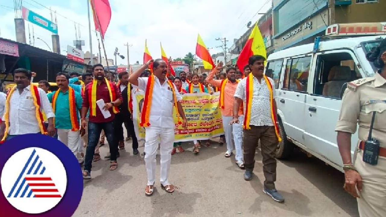 'ಕಾವೇರಿ'ದ ಪ್ರತಿಭಟನೆ: ಅಂಚೆ ಕಚೇರಿಗೆ ಮುತ್ತಿಗೆ ಹಾಕಿ ಒಳನುಗ್ಗಲು ಯತ್ನಿಸಿದ ಕರವೇ ಕಾರ್ಯಕರ್ತರು!