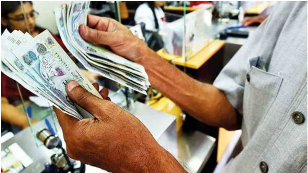 നയാ പൈസ നികുതിയില്ല, ലോട്ടറി അടിച്ചാല് മുഴുവനും സ്വന്തം; മലയാളികളെ കോടീശ്വരന്മാരാക്കുന്ന നറുക്കെടുപ്പുകള് നയാ പൈസ നികുതിയില്ല, ലോട്ടറി അടിച്ചാല് മുഴുവനും സ്വന്തം; മലയാളികളെ കോടീശ്വരന്മാരാക്കുന്ന നറുക്കെടുപ്പുകള്