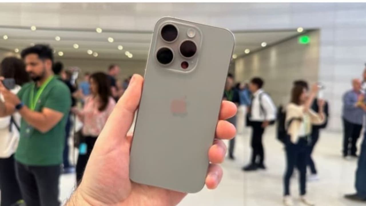 You can buy iPhone 15 series on Blinkit with 10 minute delivery option; Check details