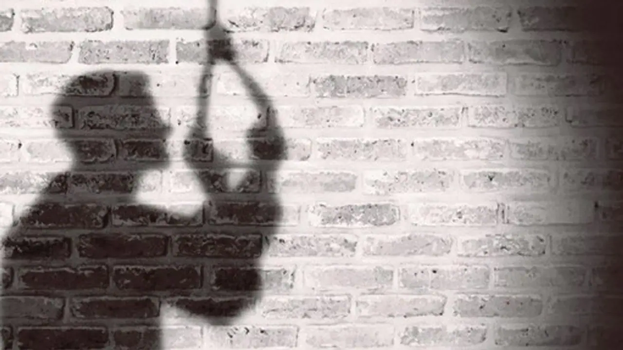 സുഹൃത്തിന്റെ ഭാര്യ ചൂലുകൊണ്ട് അടിച്ചു; സങ്കടം സഹിക്കാനാകാതെ ദളിത് യുവാവ് ജീവനൊടുക്കി സുഹൃത്തിന്റെ ഭാര്യ ചൂലുകൊണ്ട് അടിച്ചു; സങ്കടം സഹിക്കാനാകാതെ ദളിത് യുവാവ് ജീവനൊടുക്കി