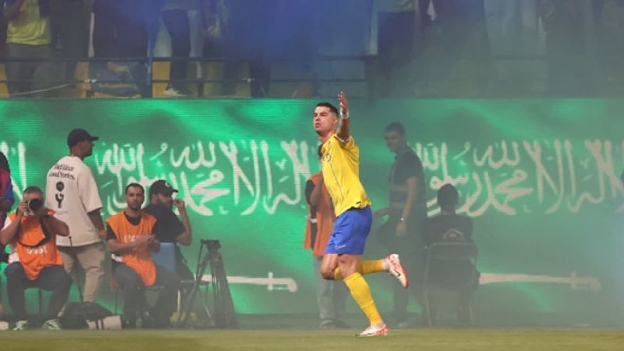 പുകയില് തീയായി ക്രിസ്റ്റ്യാനോ റൊണാള്ഡോ, ഇരട്ട ഗോള്; അൽ നസ്റിന് ജയം, കുതിപ്പ് തുടരുന്നു വീഡിയോ പുകയില് തീയായി ക്രിസ്റ്റ്യാനോ റൊണാള്ഡോ, ഇരട്ട ഗോള്; അൽ നസ്റിന് ജയം, കുതിപ്പ് തുടരുന്നു വീഡിയോ