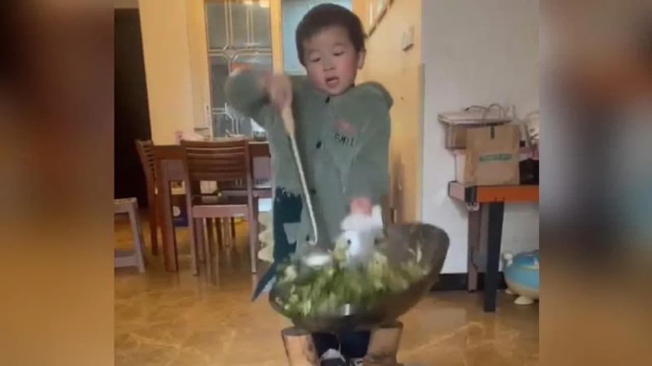 'കുഞ്ഞ് വല്യ' ഷെഫിന്‍റെ തകര്‍പ്പൻ പ്രകടനം കണ്ടോ? വീഡിയോ...