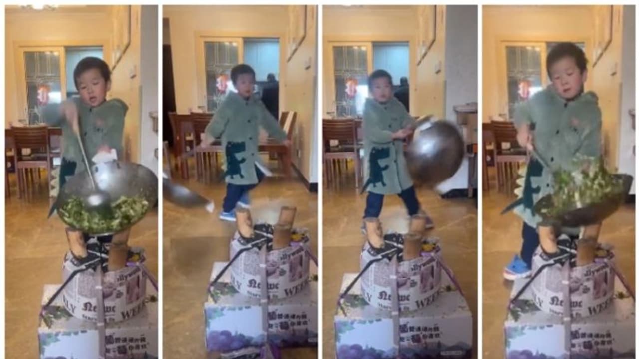 പാചക വിദഗ്ദരെ അനുകരിച്ച് പാചകം ചെയ്യുന്ന കുട്ടി; വൈറലായി വീഡിയോ ! പാചക വിദഗ്ദരെ അനുകരിച്ച് പാചകം ചെയ്യുന്ന കുട്ടി; വൈറലായി വീഡിയോ !