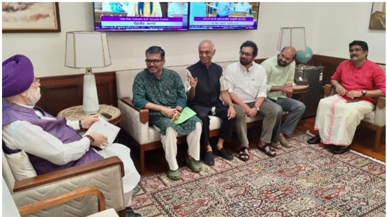 കേരളത്തിന് കിട്ടാനുള്ളത്, കണക്കുകളുമായി കേന്ദ്ര മന്ത്രിമാരെ കണ്ട് എം ബി രാജേഷ്; വിവരങ്ങൾ ഇങ്ങനെ കേരളത്തിന് കിട്ടാനുള്ളത്, കണക്കുകളുമായി കേന്ദ്ര മന്ത്രിമാരെ കണ്ട് എം ബി രാജേഷ്; വിവരങ്ങൾ ഇങ്ങനെ