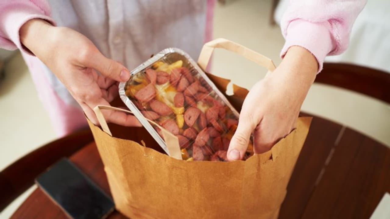 ഭക്ഷണം പാർസൽ വാങ്ങുമ്പോൾ ഇങ്ങനെ ചെയ്താൽ പത്ത് ശതമാനം വരെ കിഴിവ് ലഭിക്കാം! വ്യാപാരി പരിശീലന പരിപാടിൽ തീരുമാനം! ഭക്ഷണം പാർസൽ വാങ്ങുമ്പോൾ ഇങ്ങനെ ചെയ്താൽ പത്ത് ശതമാനം വരെ കിഴിവ് ലഭിക്കാം! വ്യാപാരി പരിശീലന പരിപാടിൽ തീരുമാനം!