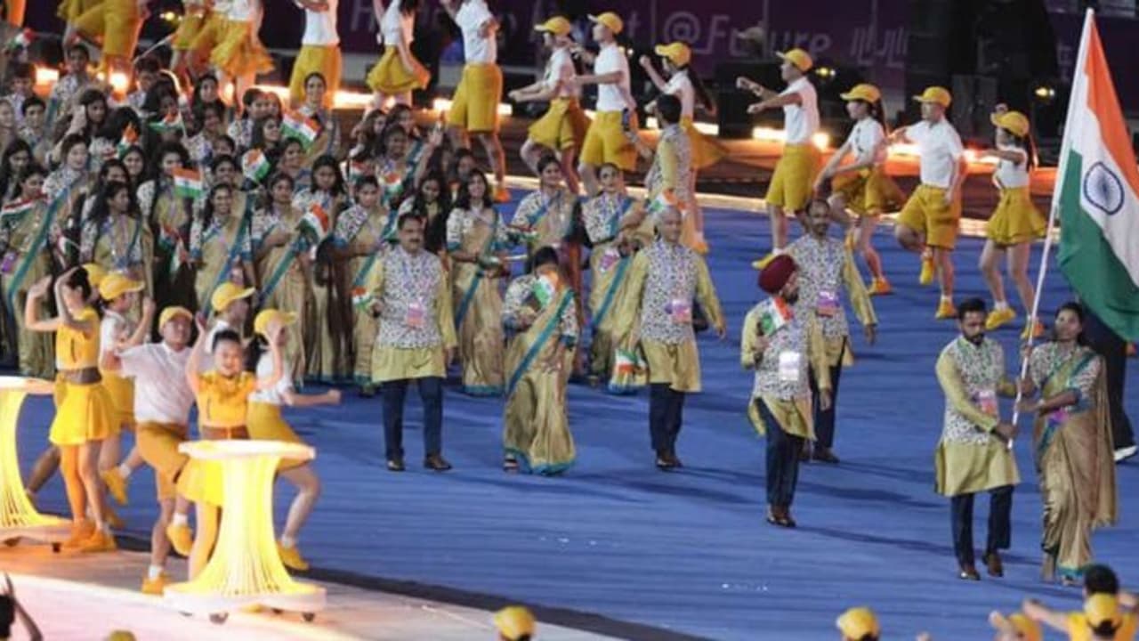 Hangzhou Asian Games 2023: இந்திய தேசிய கொடியை ஏந்தி வந்த ஹர்மன்ப்ரீத் சிங், லோவ்லினா போர்கோஹைன்!