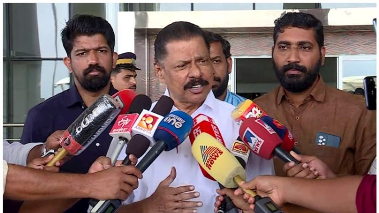 'കുട്ടികളെ വെയിലത്തു നിർത്തണ്ട എന്ന് തന്നെയാണ് അഭിപ്രായം': എംവി ഗോവിന്ദൻ 'കുട്ടികളെ വെയിലത്തു നിർത്തണ്ട എന്ന് തന്നെയാണ് അഭിപ്രായം': എംവി ഗോവിന്ദൻ