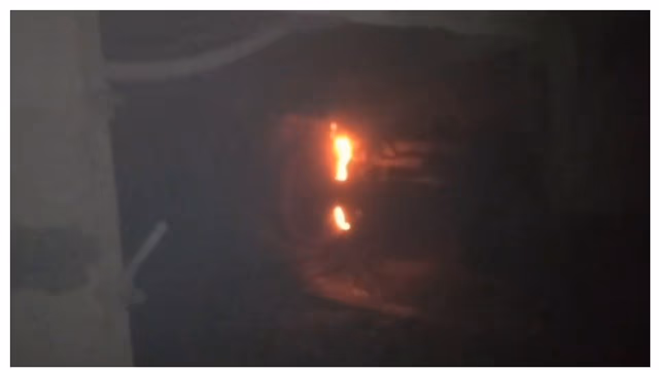 എറണാകുളം നിസാമുദ്ദീൻ എക്സ്പ്രസിൻ്റെ രണ്ടു ബോഗികളുടെ അടിയിൽ തീപ്പൊരി; യാത്രക്കാരെ പുറത്തിറക്കി തീയണച്ചു