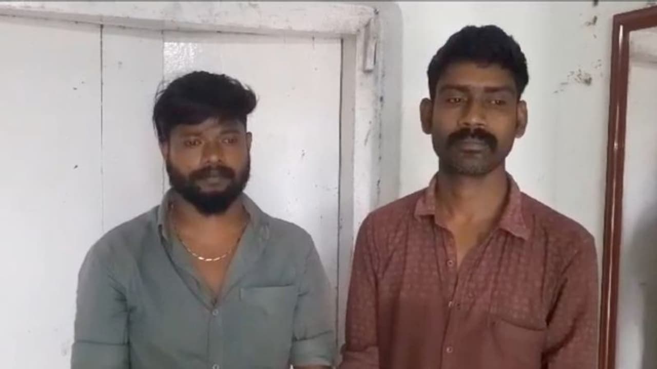 തീയേറ്ററില് തര്ക്കം, പുറത്താക്കിയതോടെ പാര്ക്കിംഗില് വടിവാള് ആക്രമണം, തിരുവല്ലയില് യുവാക്കൾ അറസ്റ്റിൽ തീയേറ്ററില് തര്ക്കം, പുറത്താക്കിയതോടെ പാര്ക്കിംഗില് വടിവാള് ആക്രമണം, തിരുവല്ലയില് യുവാക്കൾ അറസ്റ്റിൽ