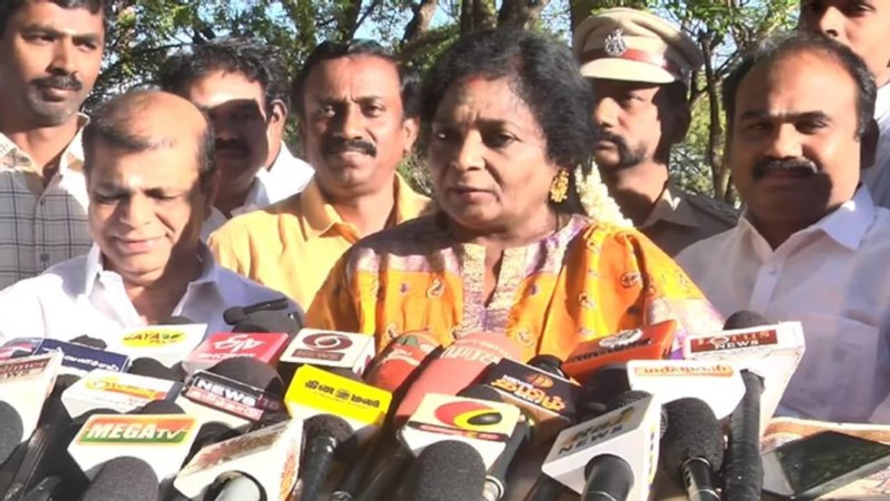 மகளிர் இடஒதுக்கீடு மசோதாவை திமுக குறை கூறுவதா? தமிழிசை காட்டம்! மகளிர் இடஒதுக்கீடு மசோதாவை திமுக குறை கூறுவதா? தமிழிசை காட்டம்!