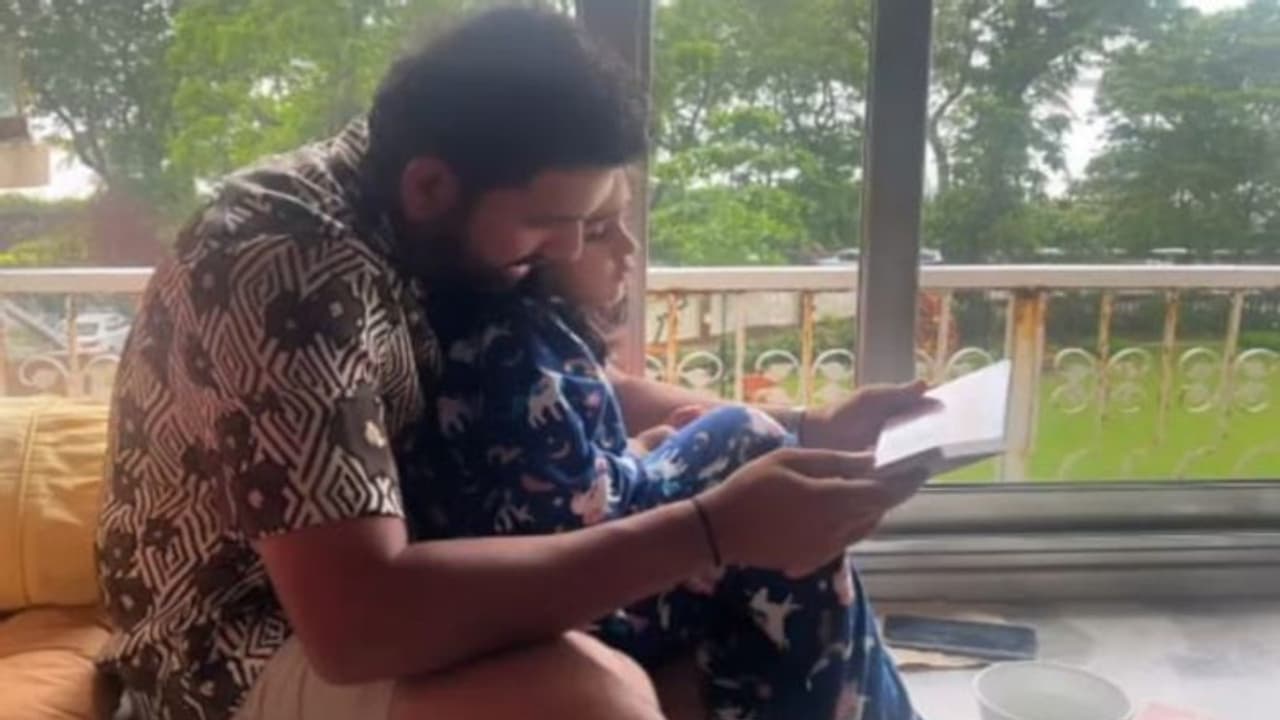 National Daughters Day 2023 மகளோடு கொஞ்சி விளையாடிய ரோகித் சர்மா; வைரலாகும் புகைப்படம்!