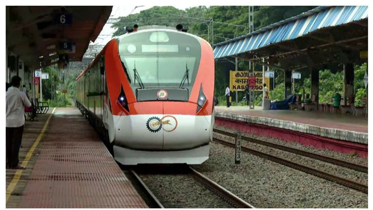 വന്ദേഭാരത് ഫ്ലാഗ് ഓഫ്: എൻ എ നെല്ലിക്കുന്നിന് സംസാരിക്കാൻ അവസരമില്ല, നേതാക്കൾക്ക് സ്റ്റേജിൽ ഇടമില്ല; പ്രതിഷേധം