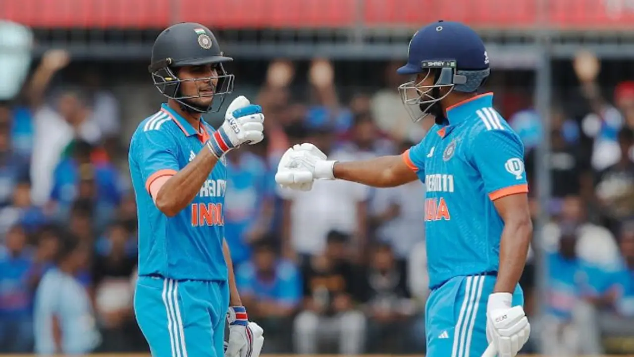 ഗില്ലിനും ശ്രേയസിനും സെഞ്ചുറി! ഓസീസിനെതിരെ രണ്ടാം ഏകദിനത്തില് ഇന്ത്യ കൂറ്റന് സ്കോറിലേക്ക് ഗില്ലിനും ശ്രേയസിനും സെഞ്ചുറി! ഓസീസിനെതിരെ രണ്ടാം ഏകദിനത്തില് ഇന്ത്യ കൂറ്റന് സ്കോറിലേക്ക്