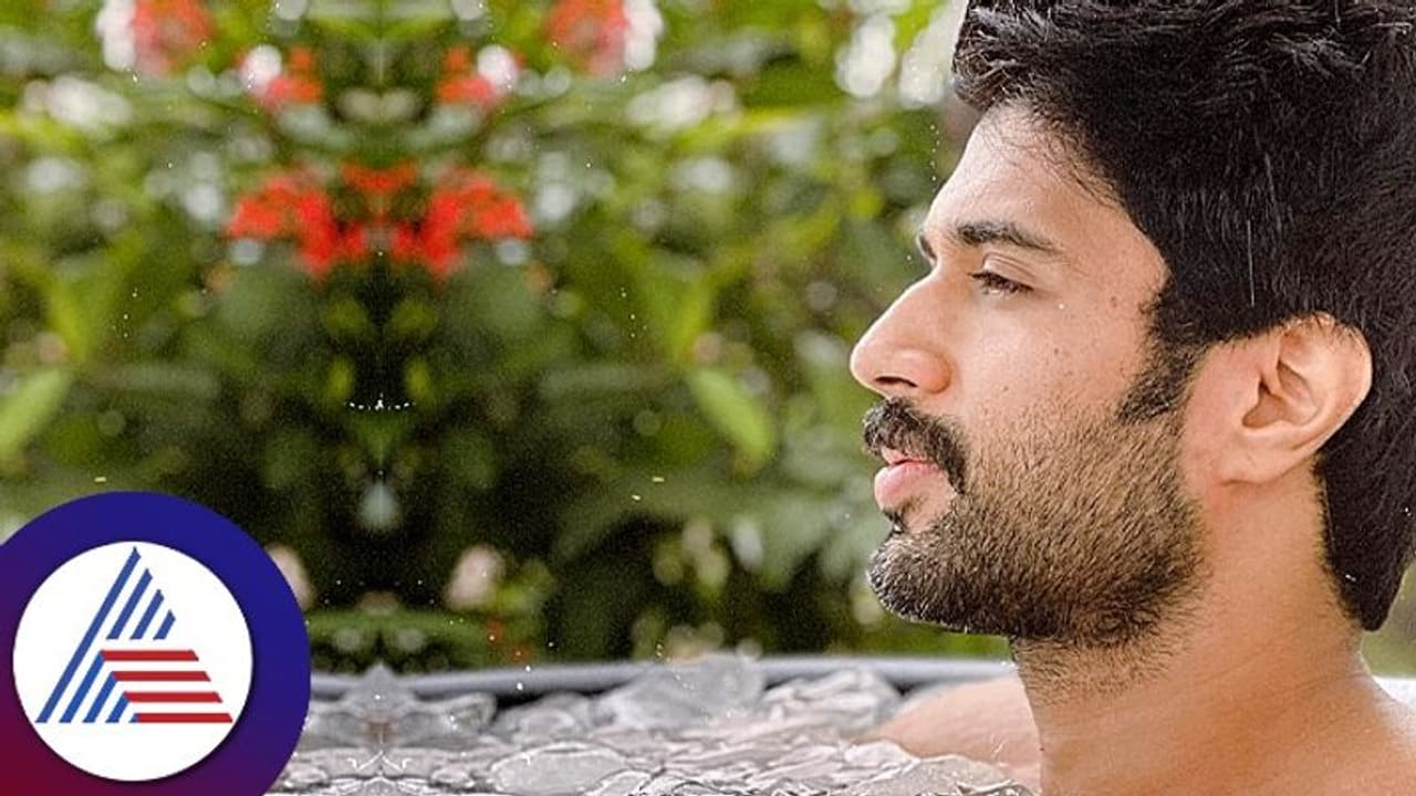 ಖುಷಿಯಲ್ಲಿ ಸಮಂತಾ ಜೊತೆ ಸ್ಕ್ರೀನ್ ಹಂಚಿಕೊಂಡ ದೇವರಕೊಂಡನಿಗೆ ಏನಾದ್ರೂ ರೋಗನಾ? ಖುಷಿಯಲ್ಲಿ ಸಮಂತಾ ಜೊತೆ ಸ್ಕ್ರೀನ್ ಹಂಚಿಕೊಂಡ ದೇವರಕೊಂಡನಿಗೆ ಏನಾದ್ರೂ ರೋಗನಾ?