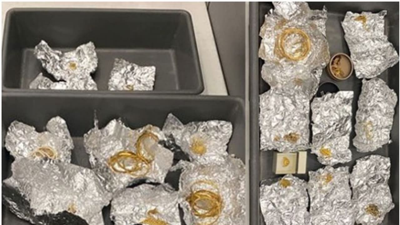 വിമാനത്താവളത്തില് പരിശോധനയില് സംശയം തോന്നി; ലക്ഷങ്ങള് വിലയുള്ള സ്വര്ണവുമായി പ്രവാസി പിടിയില് വിമാനത്താവളത്തില് പരിശോധനയില് സംശയം തോന്നി; ലക്ഷങ്ങള് വിലയുള്ള സ്വര്ണവുമായി പ്രവാസി പിടിയില്