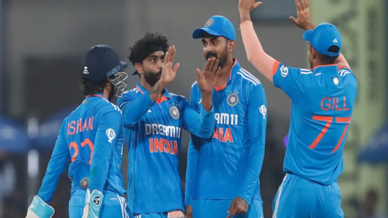 IND vs AUS: கடைசில ஆட்டம் காட்டிய அபாட்; ஆஸி, 217க்கு ஆல் ரவுட்; தொடரை கைப்பற்றிய டீம் இந்தியா!