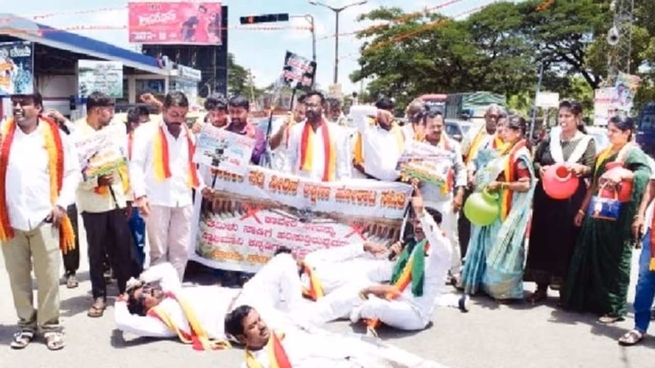 Cauvery Water Dispute: ಬೆಂಗಳೂರು ಜೊತೆಗೆ ನಾಳೆ ರಾಮನಗರ, ಮಳವಳ್ಳಿ, ಕೆ.ಆರ್.ಪೇಟೆ ಬಂದ್! Cauvery Water Dispute: ಬೆಂಗಳೂರು ಜೊತೆಗೆ ನಾಳೆ ರಾಮನಗರ, ಮಳವಳ್ಳಿ, ಕೆ.ಆರ್.ಪೇಟೆ ಬಂದ್!