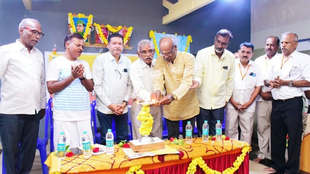 ಆರೋಗ್ಯವಂತ ಸಮಾಜಕ್ಕಾಗಿ ಯೋಗ ಶಿಕ್ಷಣ ಟ್ರಸ್ಟ್: ಕೆ.ಎಂ. ರಾಜಣ್ಣ ಆರೋಗ್ಯವಂತ ಸಮಾಜಕ್ಕಾಗಿ ಯೋಗ ಶಿಕ್ಷಣ ಟ್ರಸ್ಟ್: ಕೆ.ಎಂ. ರಾಜಣ್ಣ