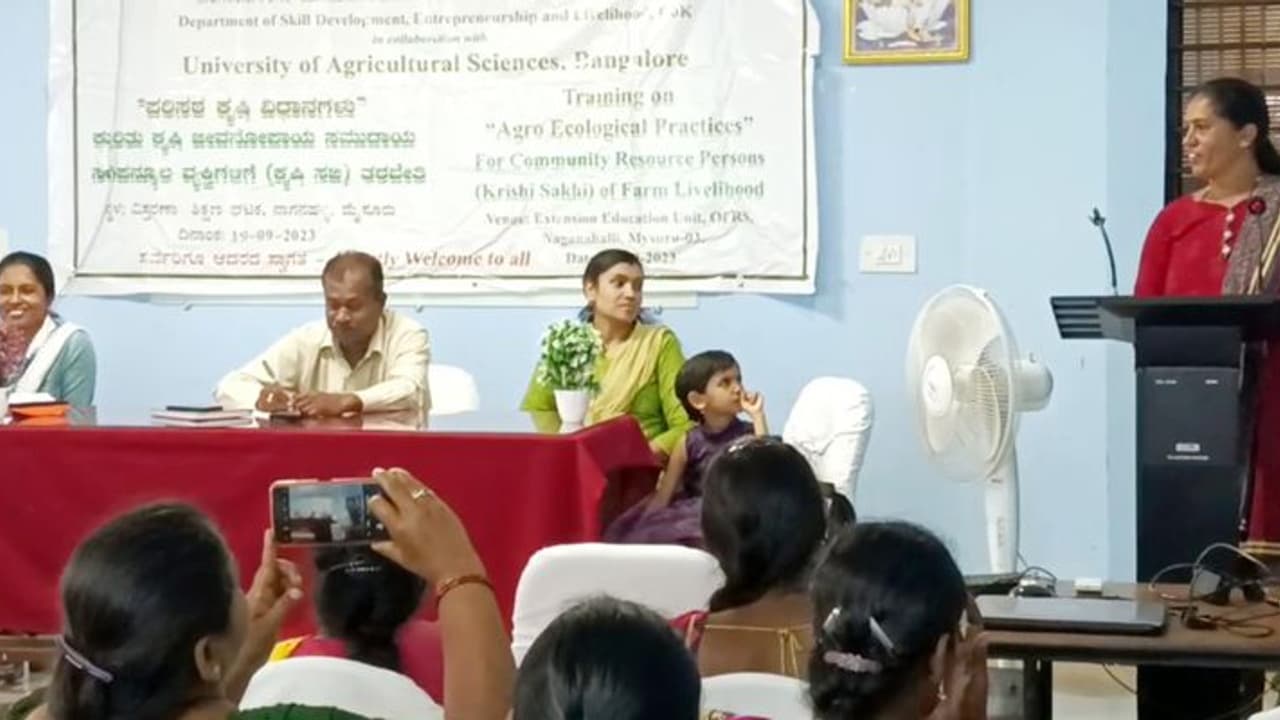 ಕೃಷಿ ಸಖಿಯರು ಉದ್ಯೋಗ ಖಾತ್ರಿ ಯೋಜನೆಯ ಕಾಮಗಾರಿಗಳು ಬಗ್ಗೆ ರೈತರಿಗೆ ಮಾಹಿತಿ ಒದಗಿಸಿ ಕೃಷಿ ಸಖಿಯರು ಉದ್ಯೋಗ ಖಾತ್ರಿ ಯೋಜನೆಯ ಕಾಮಗಾರಿಗಳು ಬಗ್ಗೆ ರೈತರಿಗೆ ಮಾಹಿತಿ ಒದಗಿಸಿ