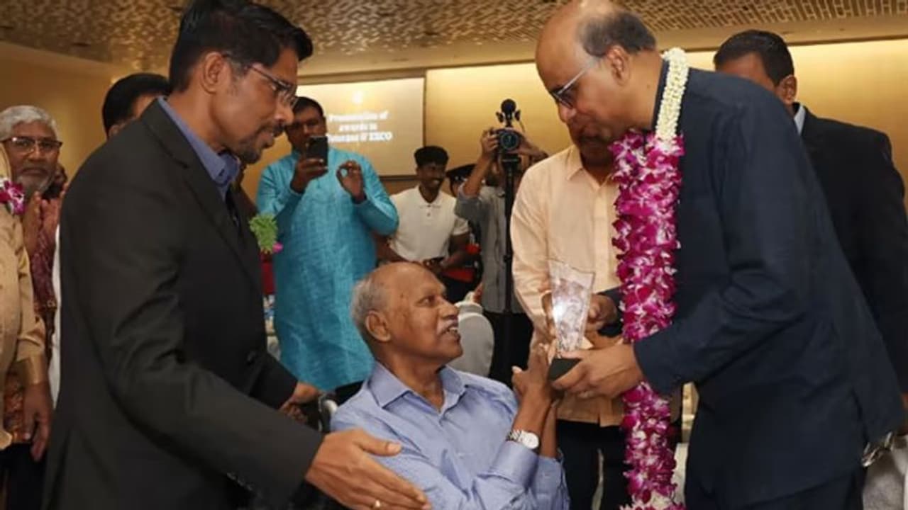 Singapore Tamil | சிங்கப்பூரில் தமிழ் மொழியின் புழக்கம் குறைந்துவிட்டது! அதிபர் தர்மன் கருத்து! Singapore Tamil | சிங்கப்பூரில் தமிழ் மொழியின் புழக்கம் குறைந்துவிட்டது! அதிபர் தர்மன் கருத்து!