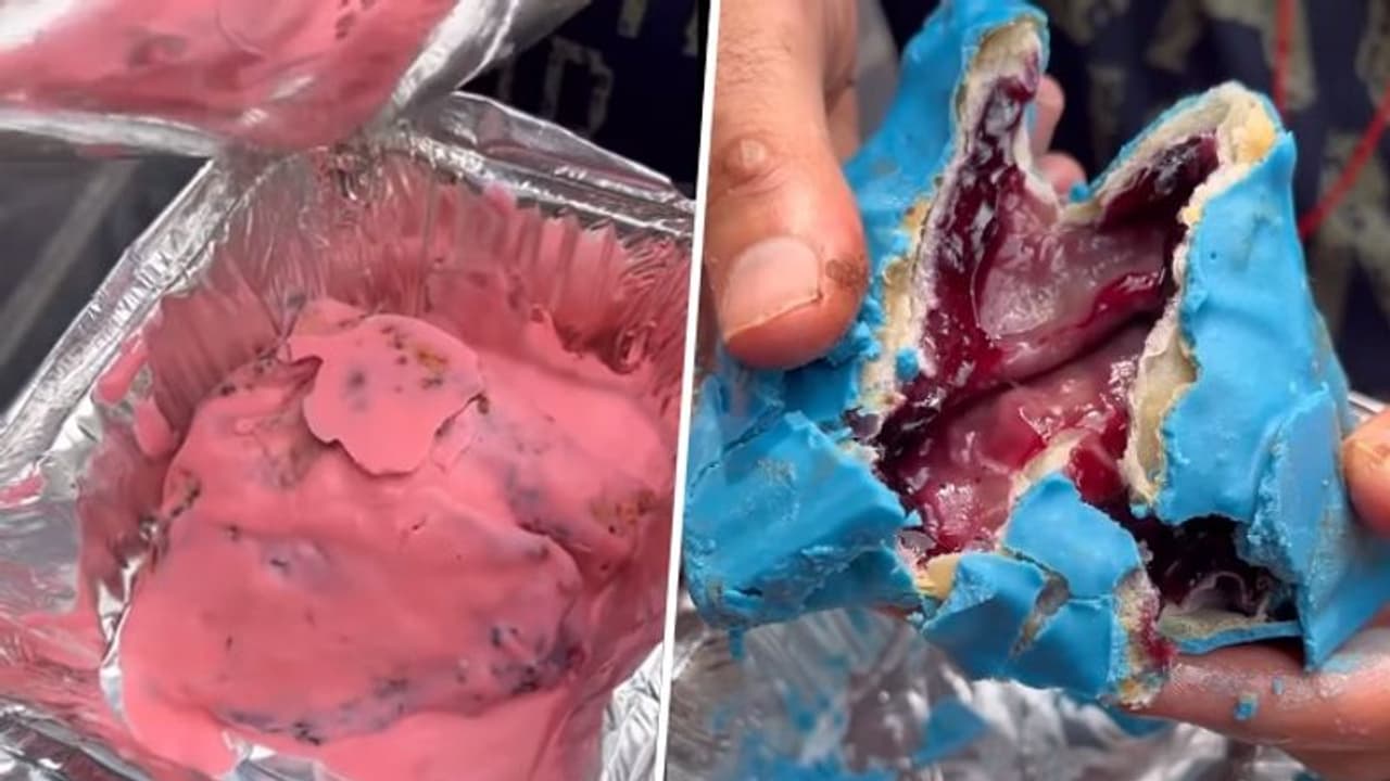 Controversial! Samosas stuffed with strawberry and blueberry shock food lovers; 'RIP' say netizens WATCH Controversial! Samosas stuffed with strawberry and blueberry shock food lovers; 'RIP' say netizens WATCH