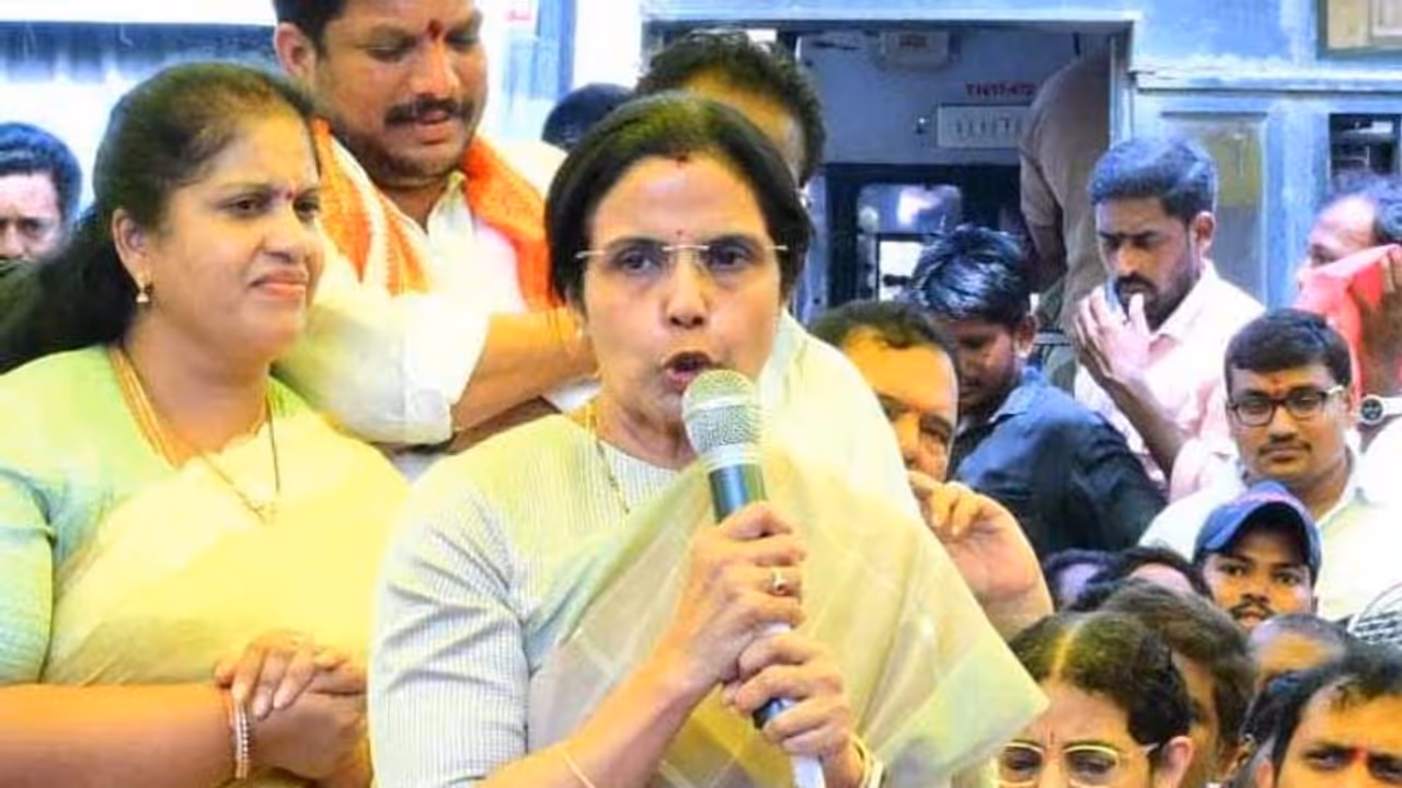  ప్రజల సొమ్ము మాకు అవసరం లేదు: జగ్గంపేటలో చంద్రబాబు అరెస్ట్ పై భువనేశ్వరి