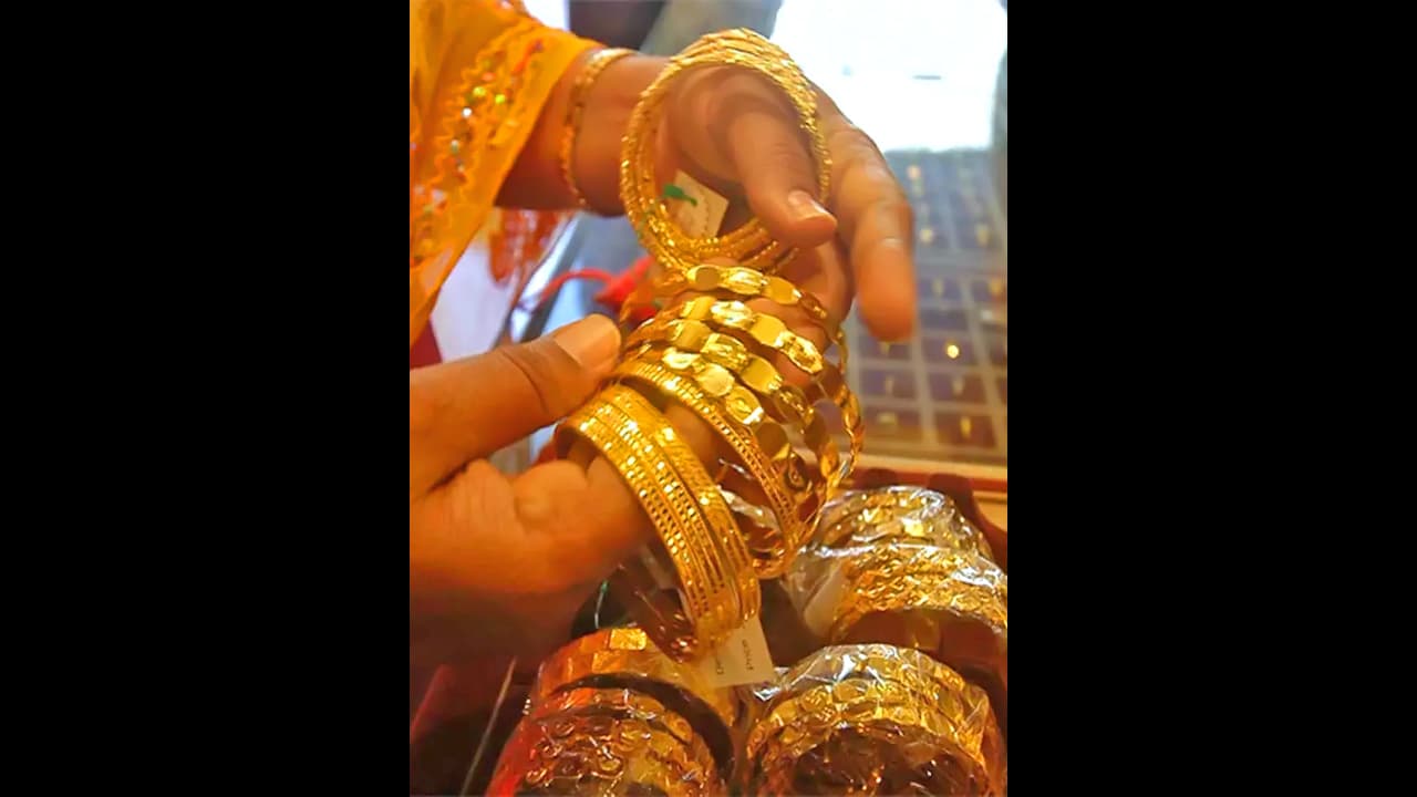 Gold Rate Today: കുതിച്ചുകയറി സ്വർണവില; വിപണി വില അറിയാം Gold Rate Today: കുതിച്ചുകയറി സ്വർണവില; വിപണി വില അറിയാം