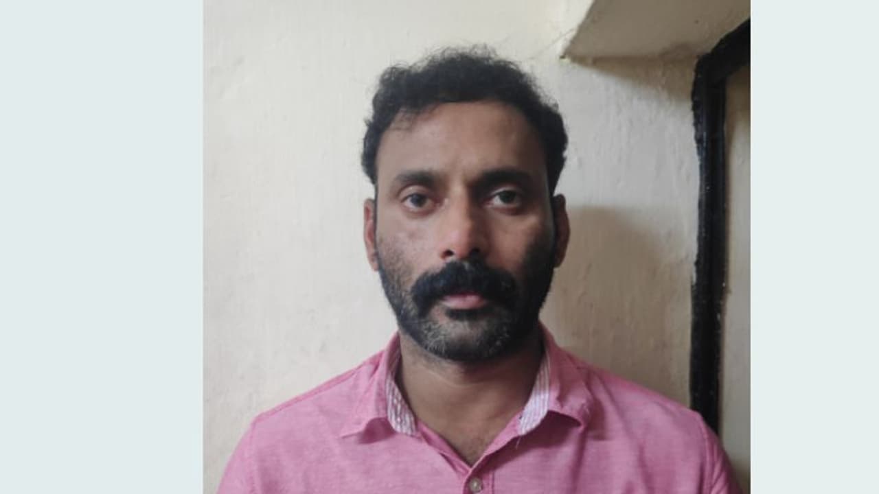 അമ്മ ആശുപത്രിയിൽ ആയപ്പോൾ അവിടെ വച്ചും പീഡനം; 15 കാരനെ പലവട്ടം പീഡിപ്പിച്ച പ്രതിക്ക് കഠിന തടവും പിഴയും അമ്മ ആശുപത്രിയിൽ ആയപ്പോൾ അവിടെ വച്ചും പീഡനം; 15 കാരനെ പലവട്ടം പീഡിപ്പിച്ച പ്രതിക്ക് കഠിന തടവും പിഴയും