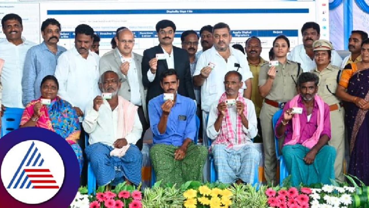 ದಾವಣಗೆರೆ: ಜನತಾ ದರ್ಶನದಲ್ಲಿ ಹರಿದುಬಂದ ಸಮಸ್ಯೆಗಳ ಮಹಾಪೂರ! ದಾವಣಗೆರೆ: ಜನತಾ ದರ್ಶನದಲ್ಲಿ ಹರಿದುಬಂದ ಸಮಸ್ಯೆಗಳ ಮಹಾಪೂರ!