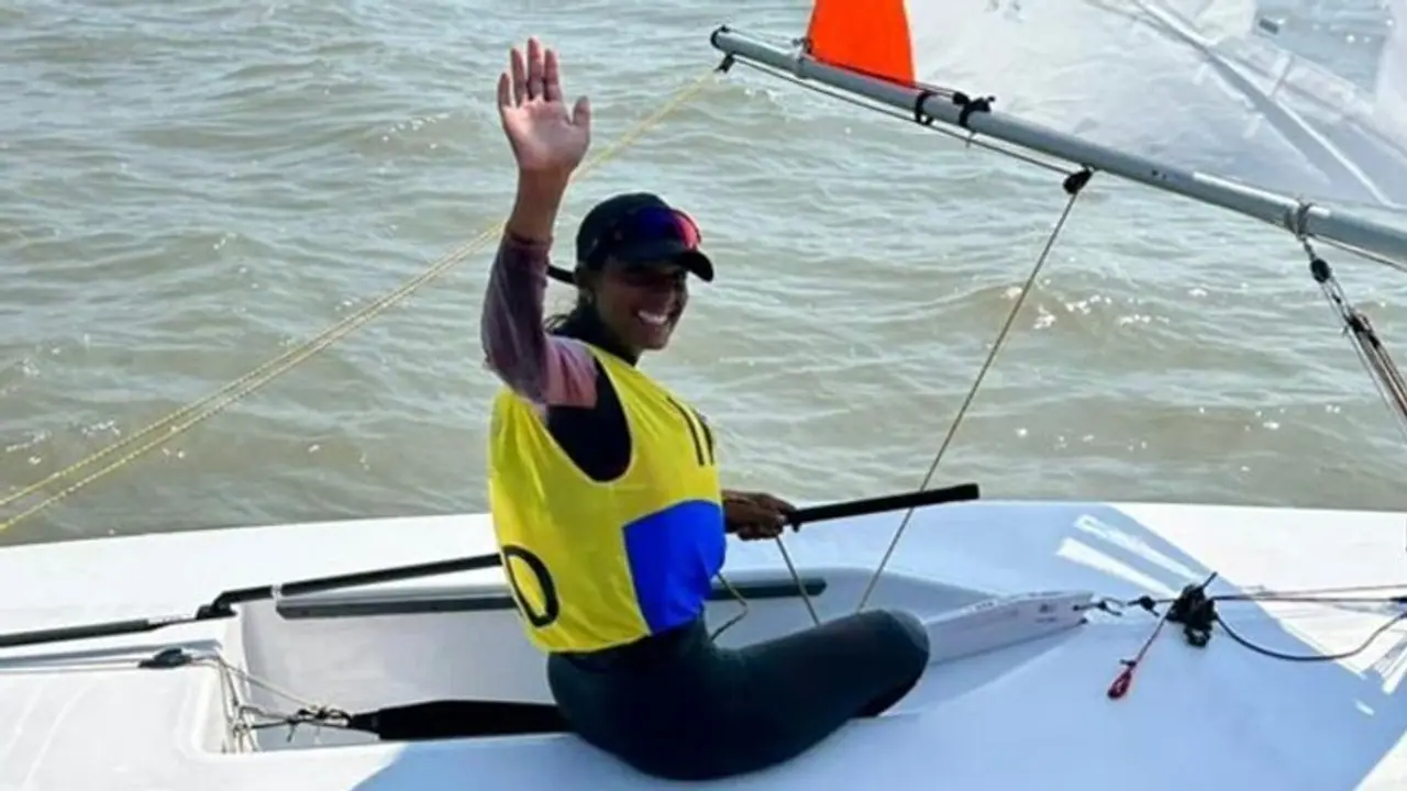 பாய்மர படகுப் போட்டியில் இந்தியாவிற்கு வெள்ளிப் பதக்கம் கைப்பற்றிய 17 வயது வீராங்கனை நேஹா தாக்கூர்!