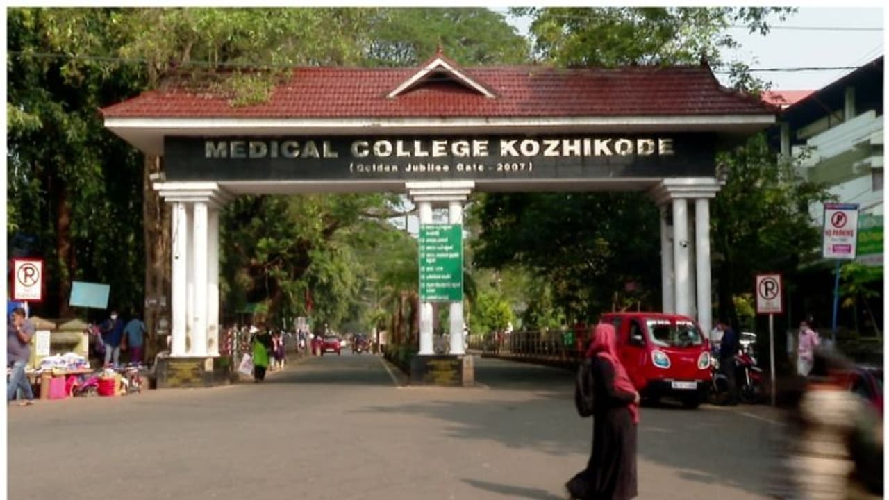 പോസിറ്റീവ് കേസുകളൊന്നുമില്ല; നിപയിൽ ആശങ്ക അകന്ന് കോഴിക്കോട്; സമ്പർക്കപ്പട്ടികയിലെ 915 പേർ ഐസോലേഷനിൽ പോസിറ്റീവ് കേസുകളൊന്നുമില്ല; നിപയിൽ ആശങ്ക അകന്ന് കോഴിക്കോട്; സമ്പർക്കപ്പട്ടികയിലെ 915 പേർ ഐസോലേഷനിൽ